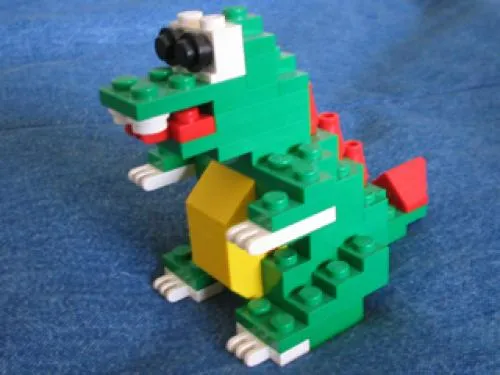 LEGO llca10-1 Dragon Sculpture (Legoland California)