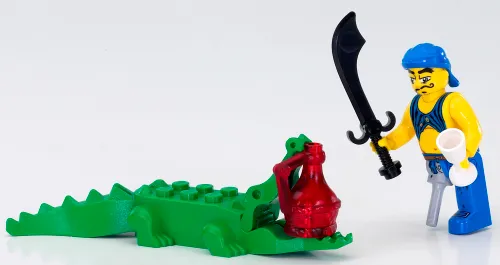 LEGO 7080-1 Scurvy Dog and Crocodile
