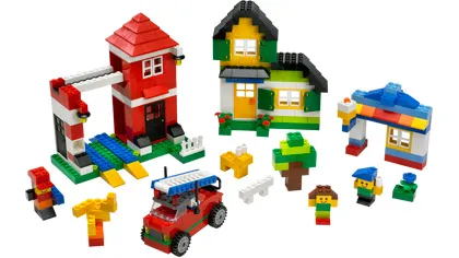 LEGO 5582-1 Ultimate Town Building Set