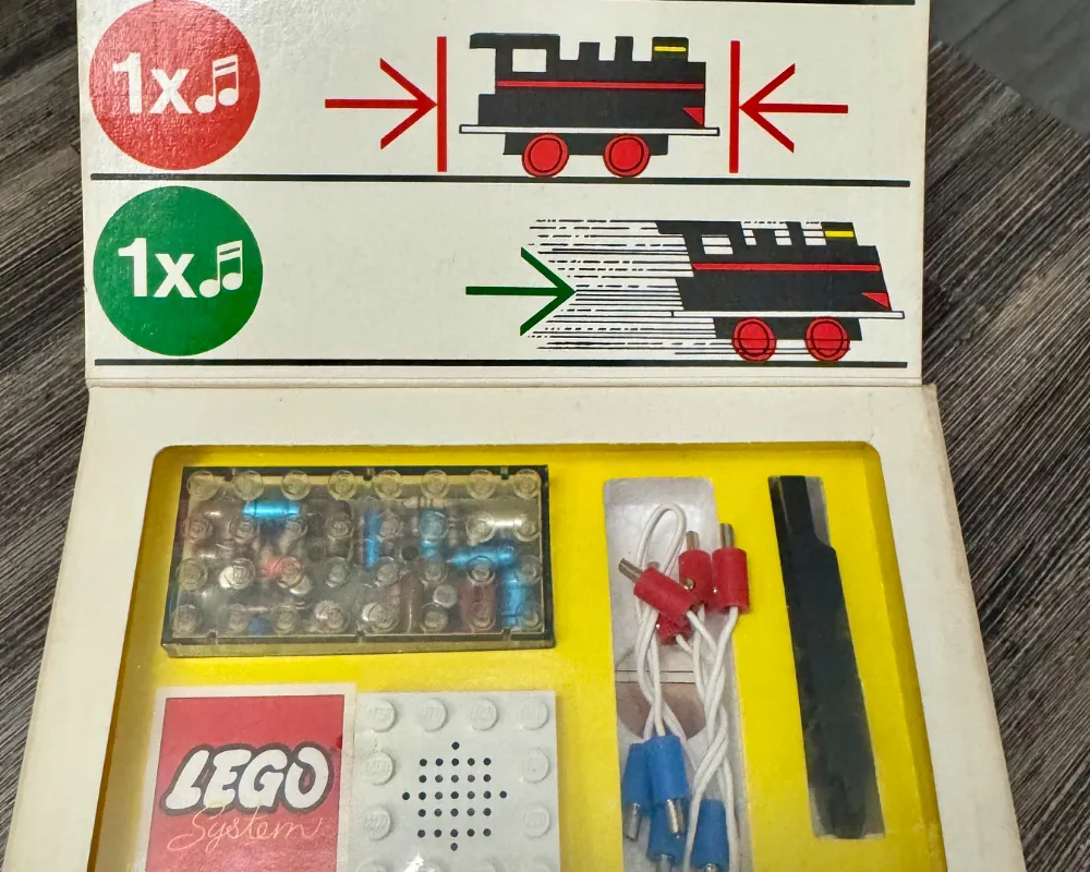 LEGO 139A-1 Electronic Control Unit (Forward - Stop)